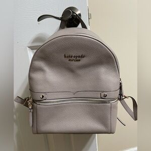 Day pack pebble leather medium backpack in grey
